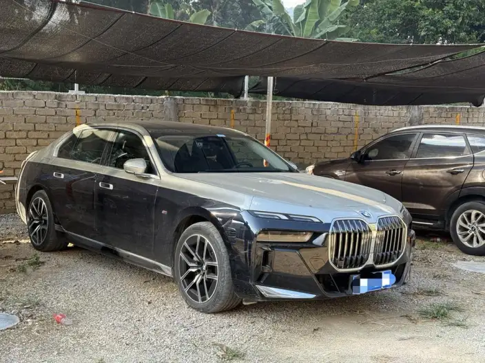 BMW 7 Series 2023 Model 735Li M Sports Set – фото 3