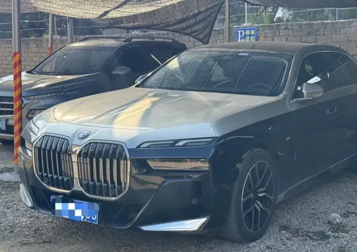 BMW 7 Series 2023 Model 735Li M Sports Set – фото 4