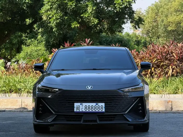 Changan UNI-V 2023 Model 1.5T Noble Model – фото 2