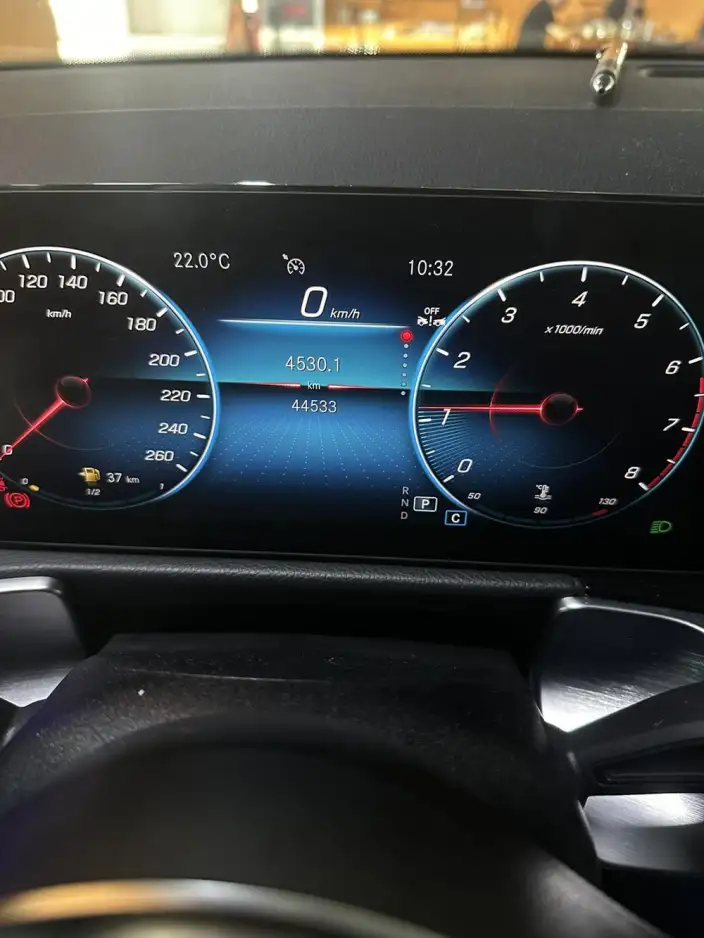 Mercedes-Benz GLB 2023 Model GLB 220 Dynamic Model – фото 6