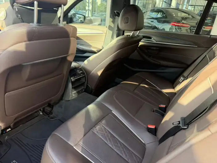 BMW 5 Series PHEV 2022 Model 535Le M Sports Set – фото 9