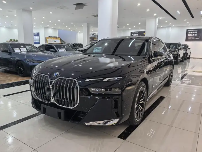 BMW 7 Series 2023 Model 735Li M Sports Set – фото 1