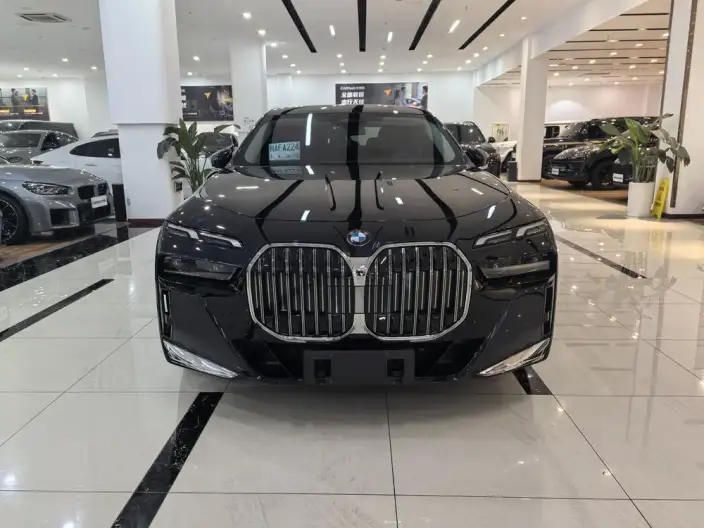 BMW 7 Series 2023 Model 735Li M Sports Set – фото 2