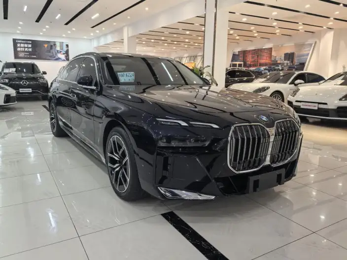 BMW 7 Series 2023 Model 735Li M Sports Set – фото 3