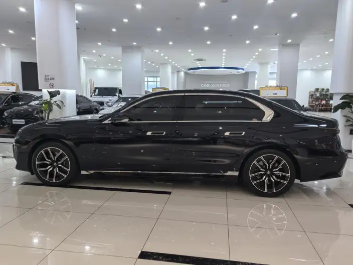 BMW 7 Series 2023 Model 735Li M Sports Set – фото 4