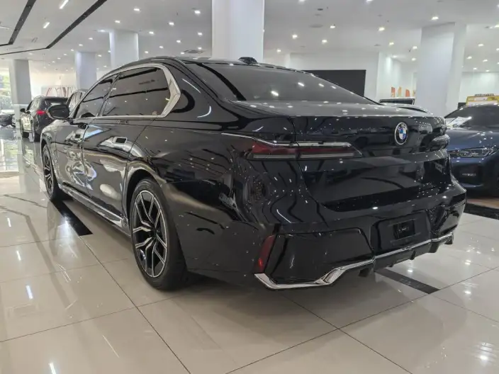 BMW 7 Series 2023 Model 735Li M Sports Set – фото 5