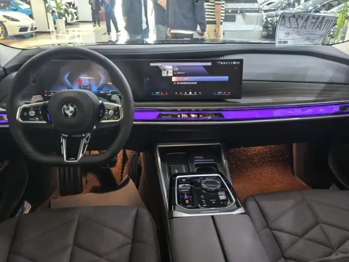 BMW 7 Series 2023 Model 735Li M Sports Set – фото 10