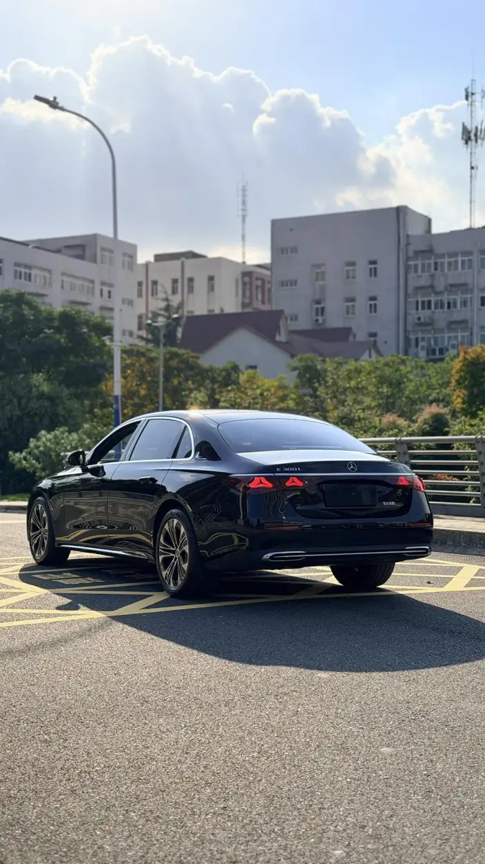 Mercedes-Benz E-Class 2025 Model E 300 L Luxury Model sedan – фото 3