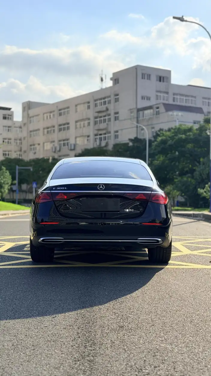 Mercedes-Benz E-Class 2025 Model E 300 L Luxury Model sedan – фото 4