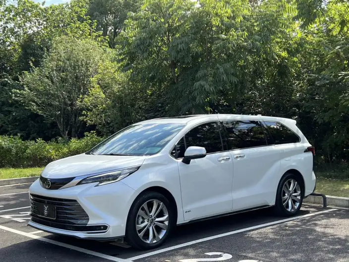 Toyota Sienna 2024 Model Hybrid 2.5L Premium Edition – фото 1