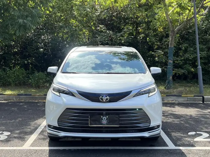 Toyota Sienna 2024 Model Hybrid 2.5L Premium Edition – фото 2