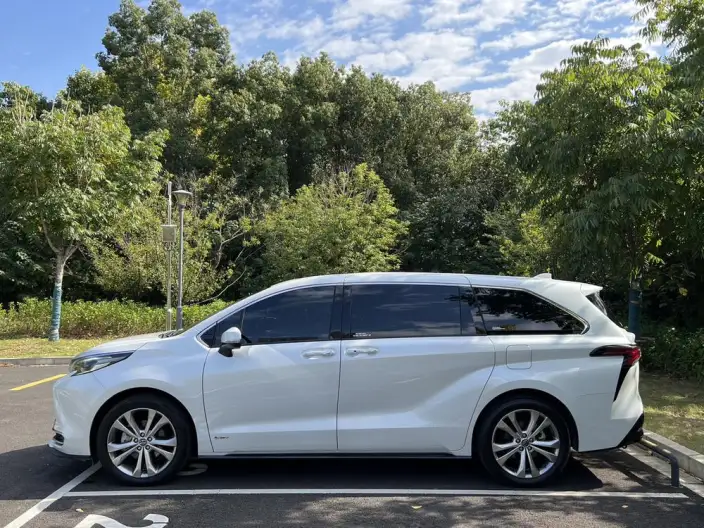 Toyota Sienna 2024 Model Hybrid 2.5L Premium Edition – фото 4