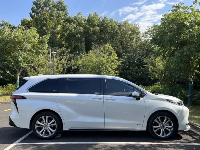 Toyota Sienna 2024 Model Hybrid 2.5L Premium Edition – фото 7