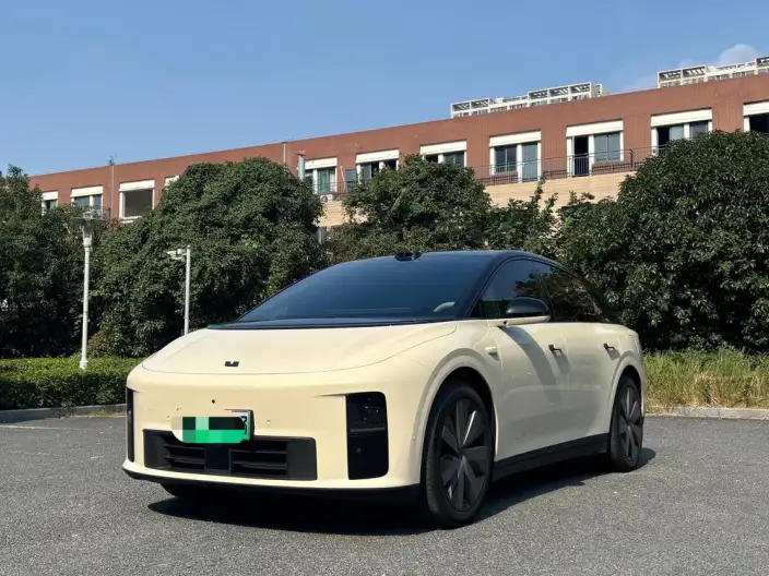 Li Auto i6 2025 Model 4WD Standard Edition – фото 1
