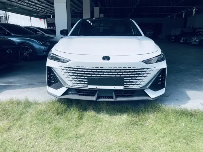 Changan UNI-V 2022 Model 1.5T Noble Model – фото 2