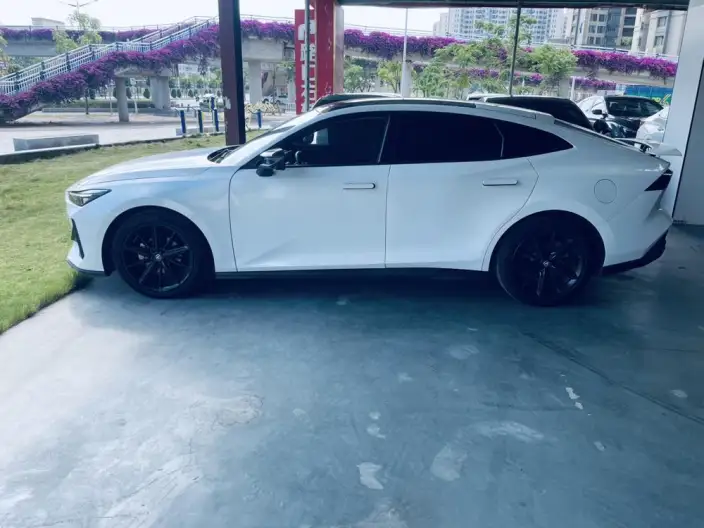 Changan UNI-V 2022 Model 1.5T Noble Model – фото 3