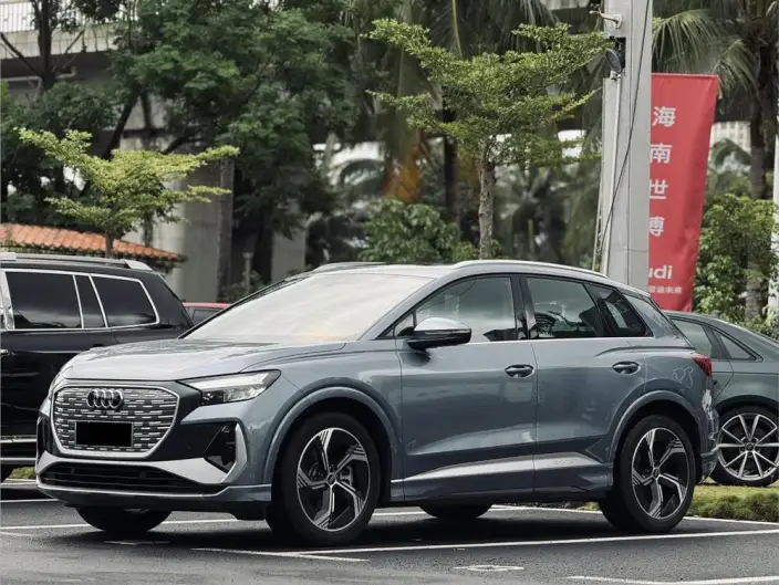 Audi Q4 e-tron 2024 Model 40 e-tron Genesis Edition – фото 1