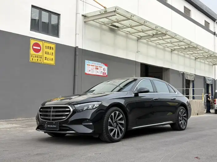 Mercedes-Benz E-Class 2024 Model E 300 L Luxury Model sedan – фото 1