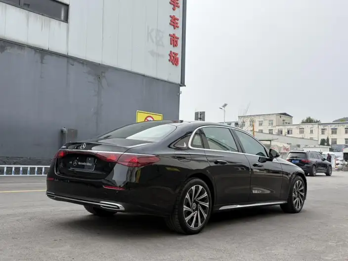 Mercedes-Benz E-Class 2024 Model E 300 L Luxury Model sedan – фото 7