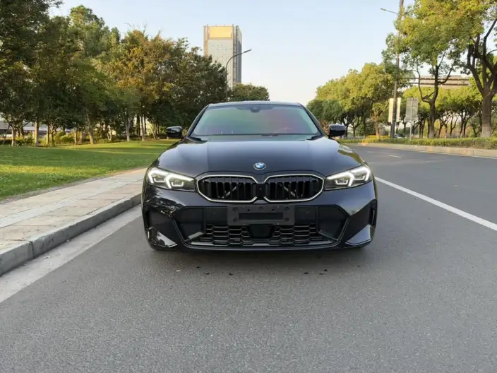 BMW 3 Series 2026 Model 330Li M Sports Night Set – фото 2