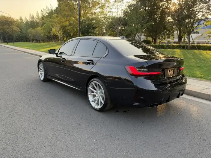 BMW 3 Series 2026 Model 330Li M Sports Night Set – фото 4