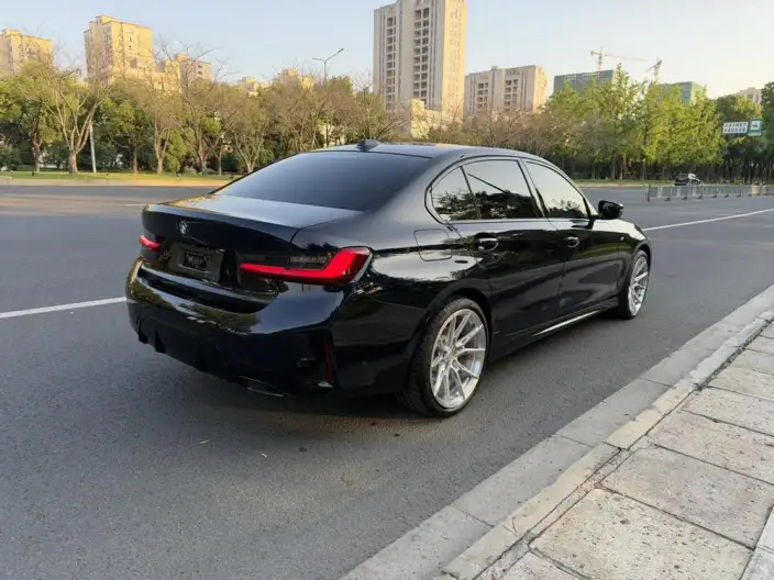 BMW 3 Series 2026 Model 330Li M Sports Night Set – фото 5