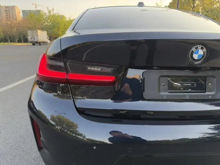 BMW 3 Series 2026 Model 330Li M Sports Night Set – фото 8