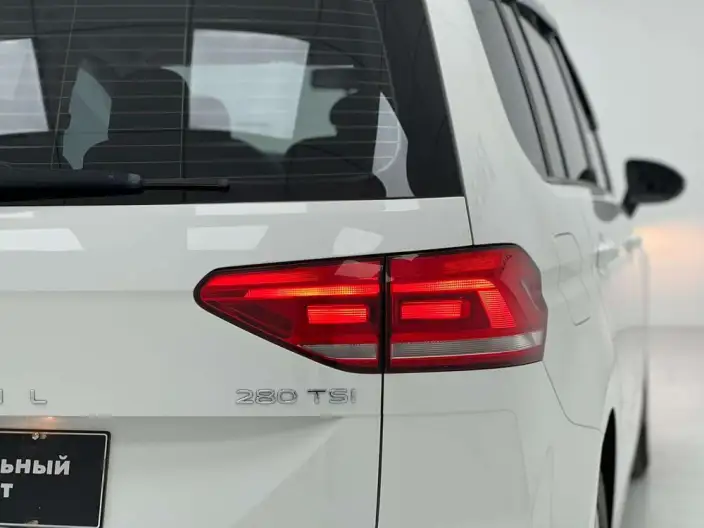 Volkswagen Touran L 2021 Model 280TSI DSG Fashion edition 7 seat – фото 7