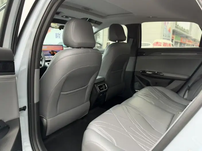 Geely Galaxy L6 2025 Model 1.5 EM-i DHT 140KM Tiggo + Edition – фото 9