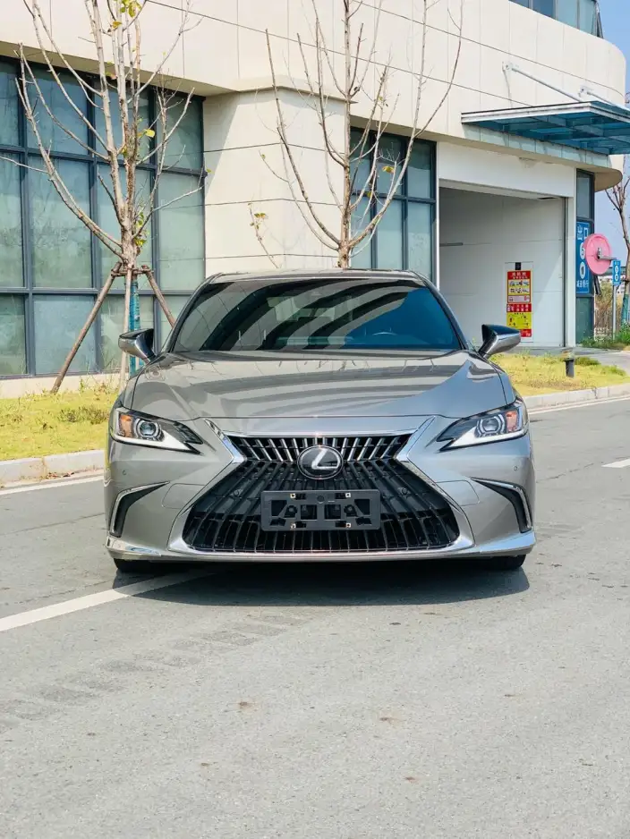Lexus ES 2022 Model 300h Superior Edition