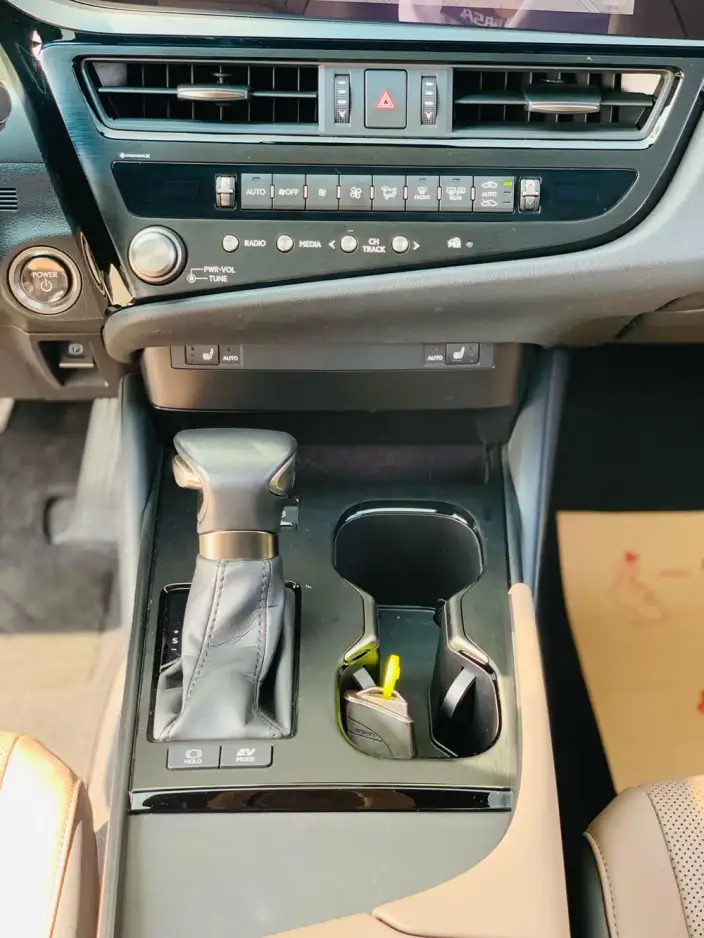 Lexus ES 2022 Model 300h Superior Edition – фото 10