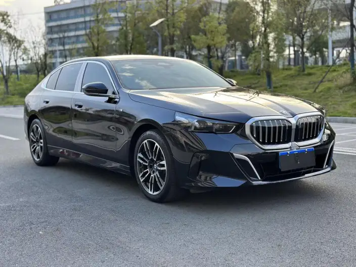 BMW 5 Series 2024 Model 530Li Leading Model M Sports Set – фото 3