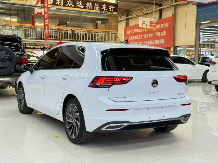 Volkswagen Golf 2023 Model 280TSI DSG Pro – фото 4