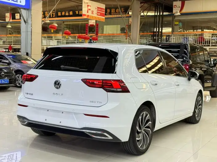 Volkswagen Golf 2023 Model 280TSI DSG Pro – фото 6