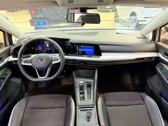 Volkswagen Golf 2023 Model 280TSI DSG Pro – фото 7