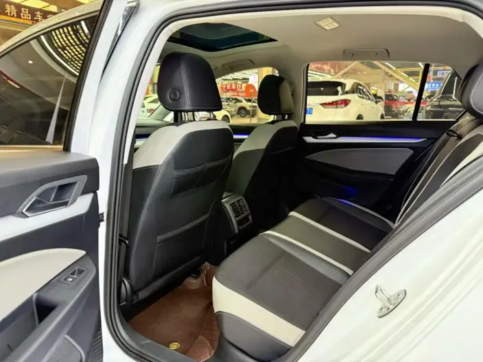 Volkswagen Golf 2023 Model 280TSI DSG Pro – фото 9