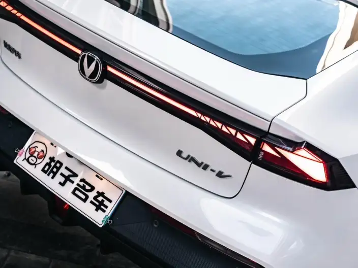 Changan UNI-V 2022 Model 1.5T Noble Model – фото 10