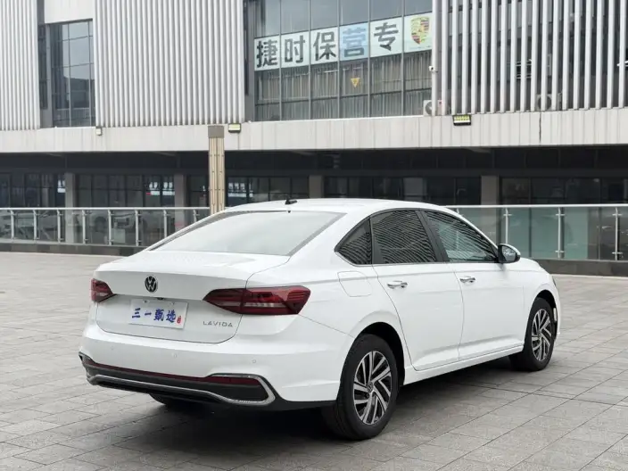 Volkswagen Lavida 2023 Model Facelift 1.5L Automatic Five million editions – фото 6