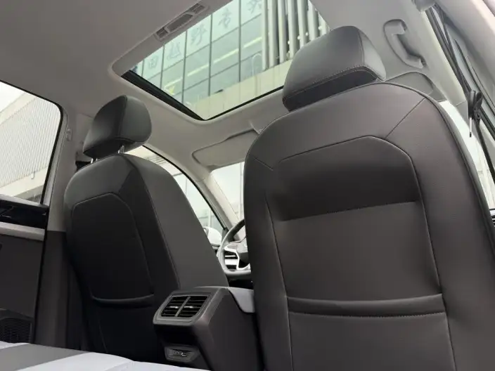 Volkswagen Lavida 2023 Model Facelift 1.5L Automatic Five million editions – фото 7