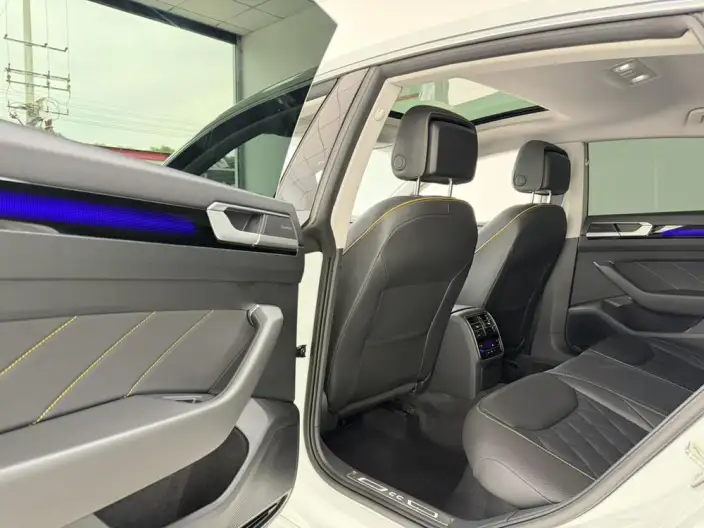 Volkswagen CC 2023 Model 380TSI Dazzling Edition – фото 9