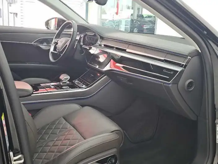 Audi A8 2022 Model A8L 50 TFSI quattro Comfort Model Collector Edition Edition – фото 9