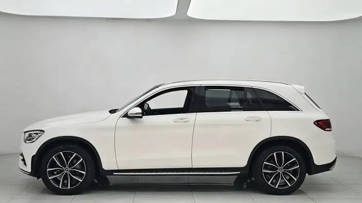 Mercedes-Benz GLC 2021 Model GLC 260 L 4MATIC Luxury Model – фото 4