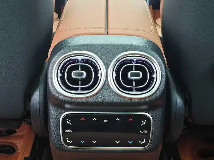 Mercedes-Benz GLC 2025 Model Facelift GLC 300 L 4MATIC Dynamic Model 5 seat – фото 7