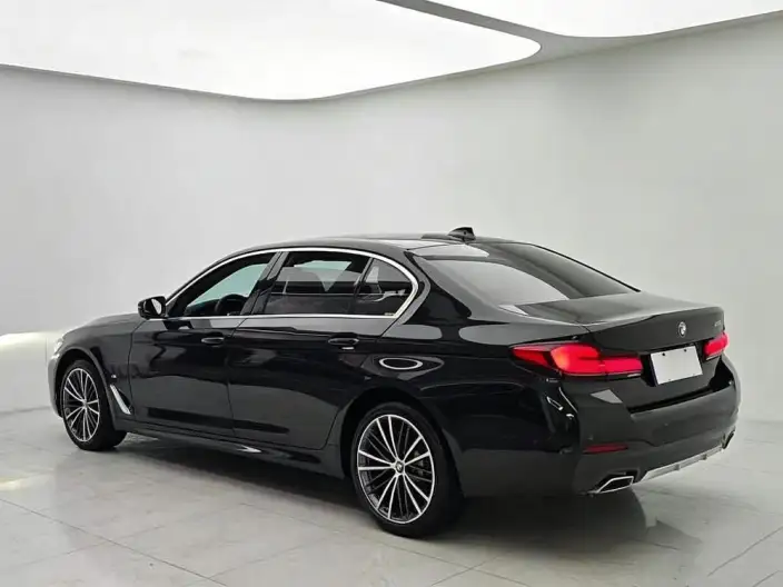BMW 5 Series 2023 Model 530Li Leading Model M Sports Set – фото 4