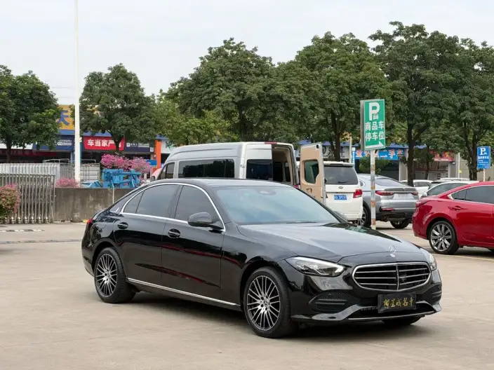 Mercedes-Benz C-Class 2023 Model C 260 L – фото 3