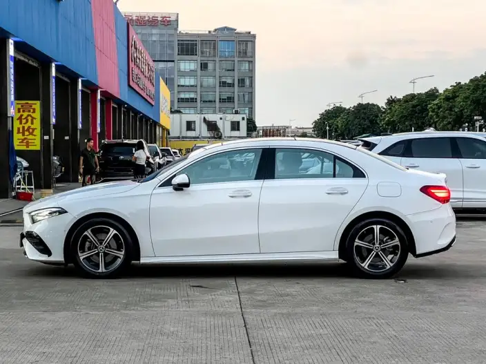 Mercedes-Benz A-class 2024 Model Facelift A 200 L Fashion Edition – фото 3