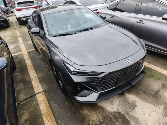Changan UNI-V 2023 Model 1.5T Smart Pilot Model