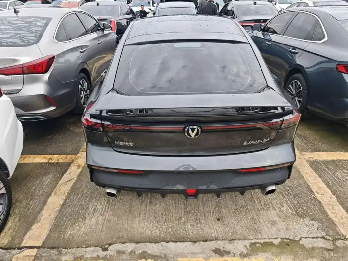 Changan UNI-V 2023 Model 1.5T Smart Pilot Model – фото 5