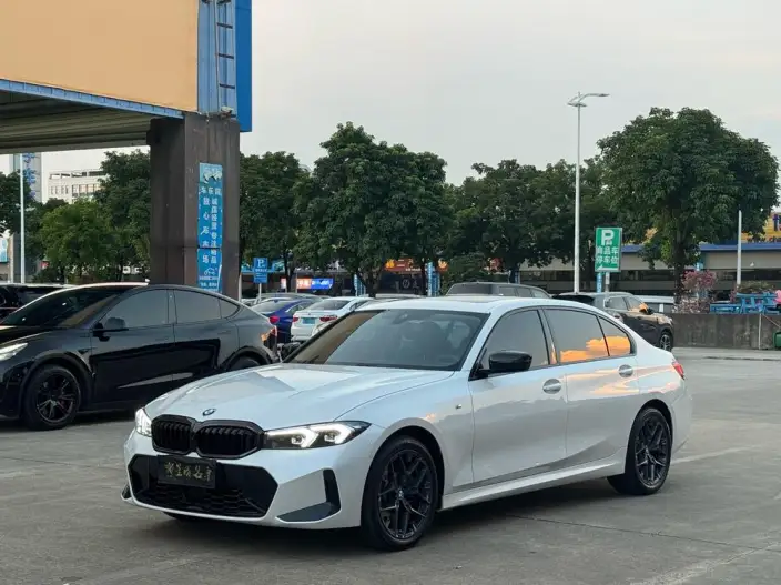 BMW 3 Series 2026 Model 330Li M Sports Night Set – фото 1