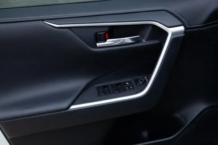 Toyota RAV4 2023 Model 2.0L CVT 2WD 20th Anniversary Platinum Memorial Edition – фото 7